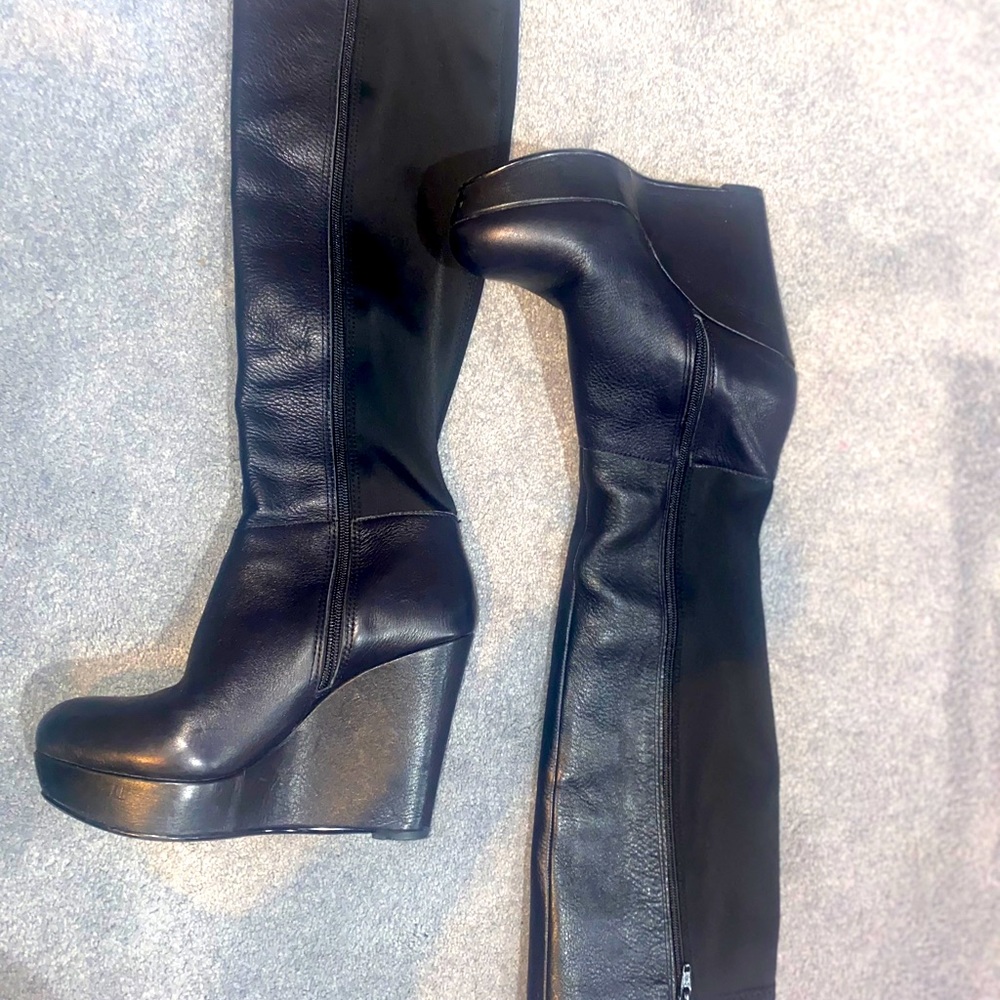 Calve high wedge boots.